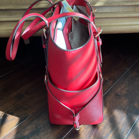 Brand new Micheal Kors tote!Wristlet wallet available as well in good condition - Picture 4 of 9